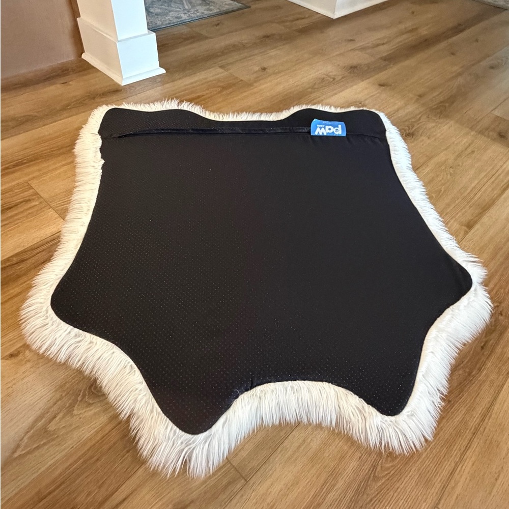 PupRug by Paw.com® Faux Fur Orthopedic Dog Bed - Curve Polar White - Picture 4 of 5